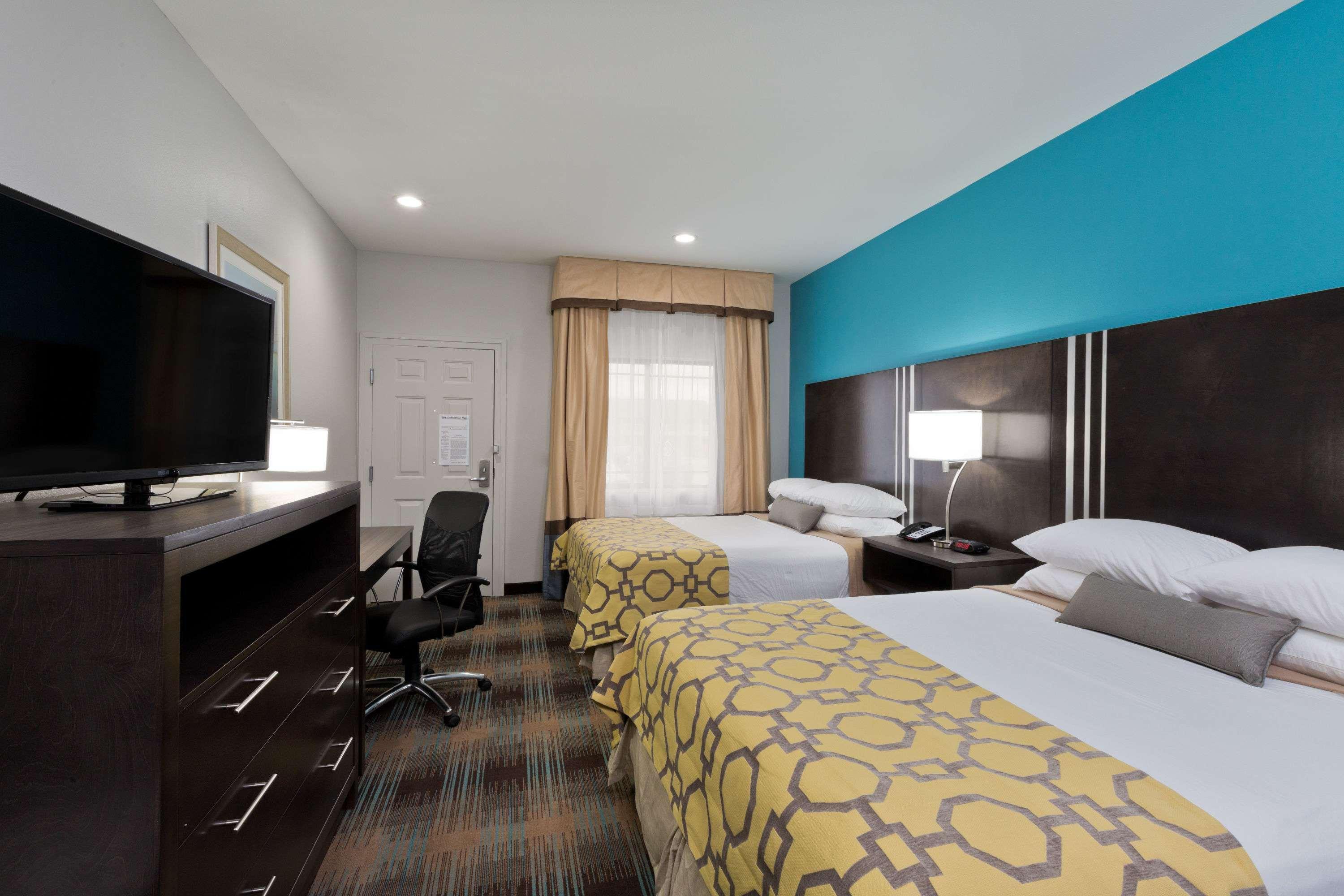Baymont By Wyndham Bryan College Station Hotel Екстериор снимка